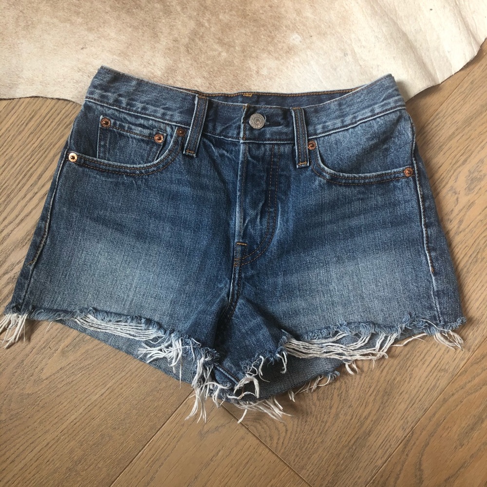 NWOT Levi’s high waisted shorts